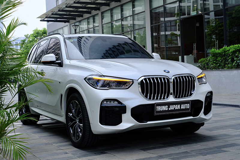 BMW 𝐗𝟓 𝐌𝐬𝐩𝐨𝐫𝐭 2021 (Trắng/nội thất Nâu)