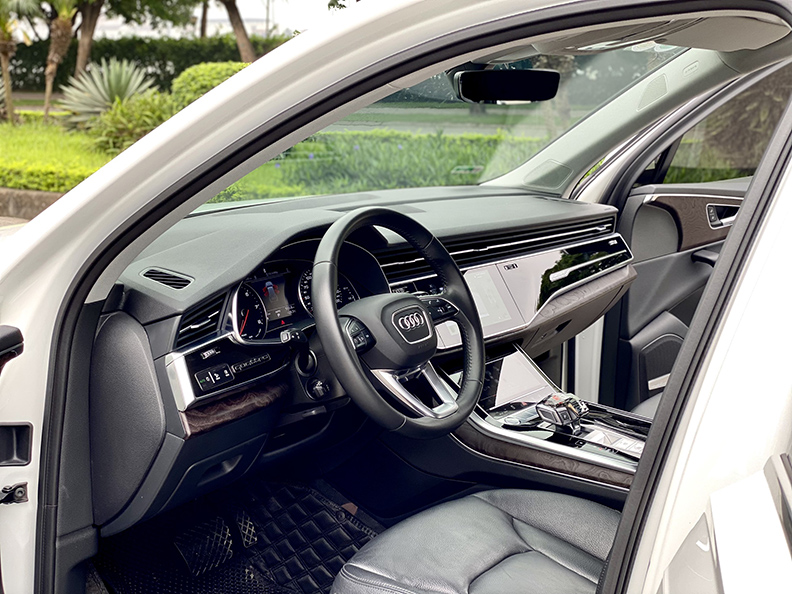 Audi Q7 trắng 2020 -  55TFSI Sline