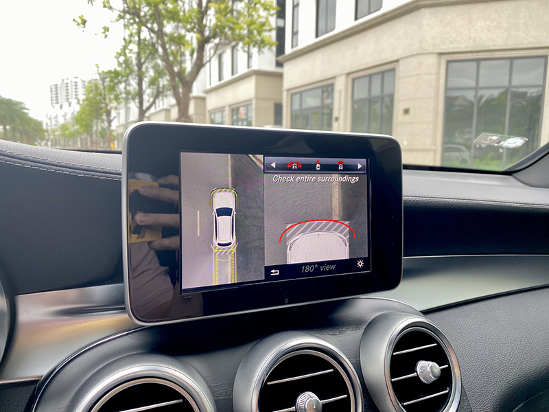 GLC300 2017 (Trắng/nội thất đen)