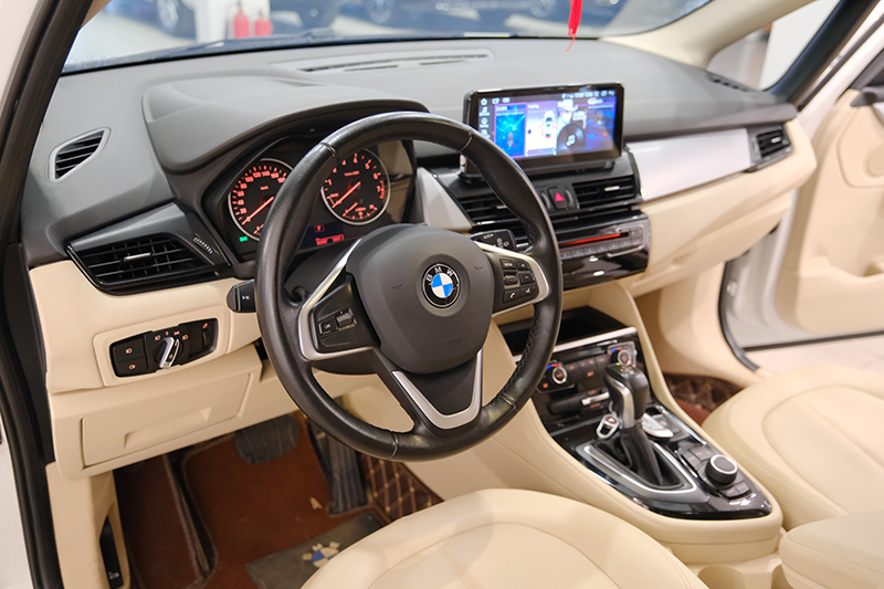 𝐁𝐌𝐖 𝟐𝟏𝟖𝐢 𝐀𝐜𝐭𝐢𝐯𝐞𝐓𝐨𝐮𝐫𝐞𝐫 𝟐𝟎𝟏𝟓 (𝐓𝐫𝐚̆́𝐧𝐠/𝐧𝐨̣̂𝐢 𝐭𝐡𝐚̂́𝐭 𝐤𝐞𝐦)