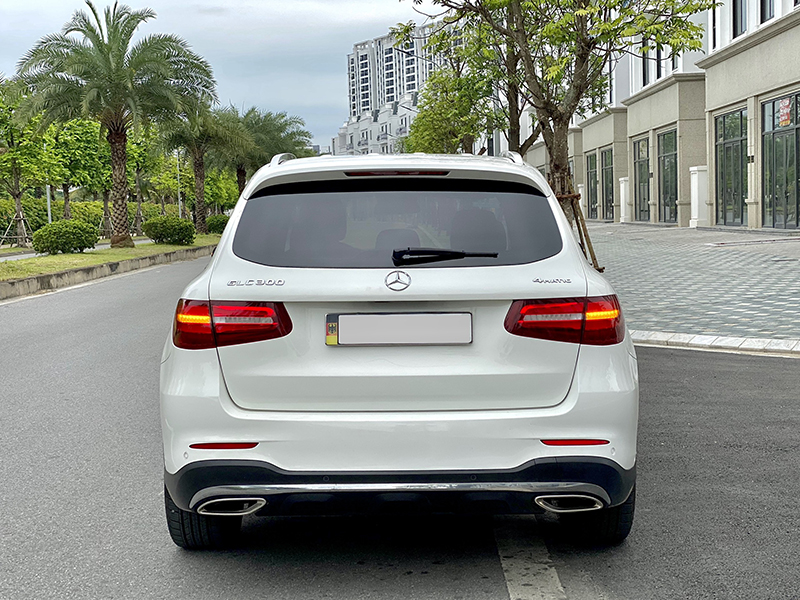 GLC300 2017 (Trắng/nội thất đen)