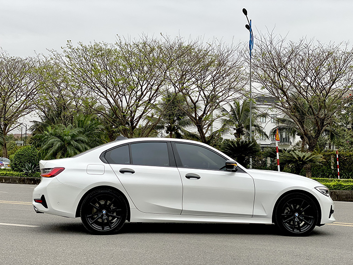 BMW 320i Sportline Plus 2020 (Trắng/nội thất kem)