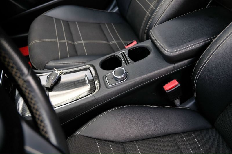 𝐌𝐞𝐫𝐜𝐞𝐝𝐞𝐬 𝐁𝐞𝐧𝐳 𝐀𝟐𝟎𝟎 𝟐𝟎𝟏𝟓 (𝐓𝐫𝐚̆́𝐧𝐠/𝐧𝐨̣̂𝐢 𝐭𝐡𝐚̂́𝐭 đ𝐞𝐧)