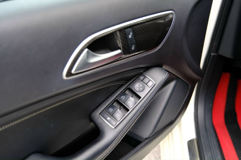 𝐌𝐞𝐫𝐜𝐞𝐝𝐞𝐬 𝐁𝐞𝐧𝐳 𝐀𝟐𝟎𝟎 𝟐𝟎𝟏𝟓 (𝐓𝐫𝐚̆́𝐧𝐠/𝐧𝐨̣̂𝐢 𝐭𝐡𝐚̂́𝐭 đ𝐞𝐧)