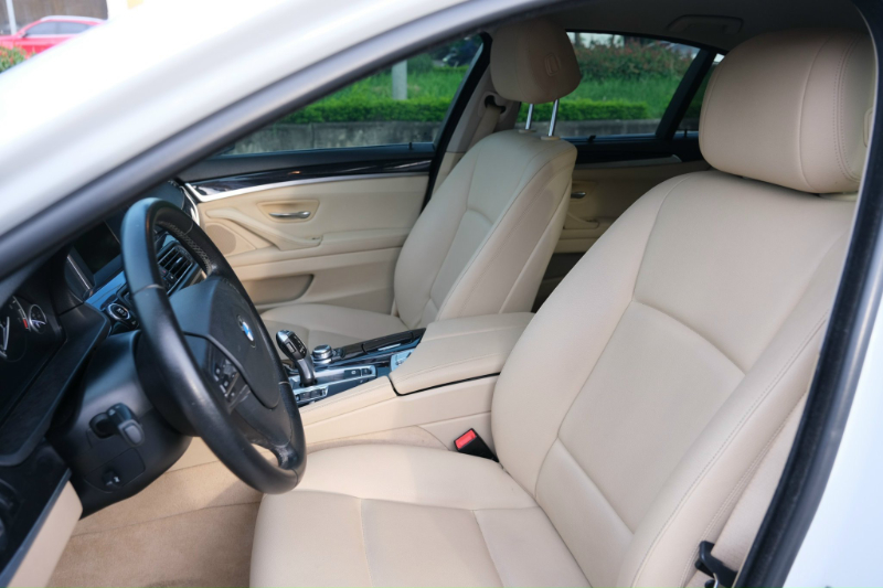 𝐁𝐌𝐖 𝟓𝟐𝟎𝐢 𝟐𝟎𝟏𝟒 (𝐓𝐫𝐚̆́𝐧𝐠/𝐧𝐨̣̂𝐢 𝐭𝐡𝐚̂́𝐭 𝐤𝐞𝐦)