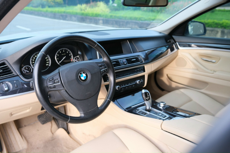 𝐁𝐌𝐖 𝟓𝟐𝟎𝐢 𝟐𝟎𝟏𝟒 (𝐓𝐫𝐚̆́𝐧𝐠/𝐧𝐨̣̂𝐢 𝐭𝐡𝐚̂́𝐭 𝐤𝐞𝐦)