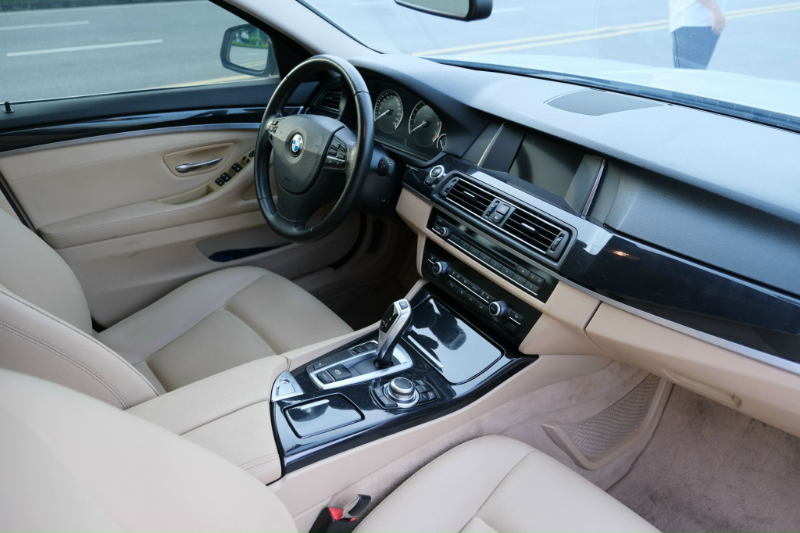 𝐁𝐌𝐖 𝟓𝟐𝟎𝐢 𝟐𝟎𝟏𝟒 (𝐓𝐫𝐚̆́𝐧𝐠/𝐧𝐨̣̂𝐢 𝐭𝐡𝐚̂́𝐭 𝐤𝐞𝐦)