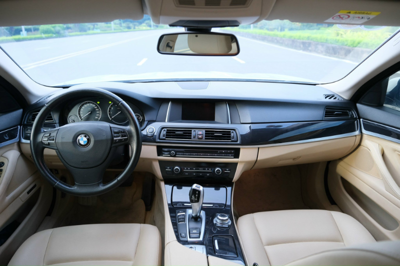 𝐁𝐌𝐖 𝟓𝟐𝟎𝐢 𝟐𝟎𝟏𝟒 (𝐓𝐫𝐚̆́𝐧𝐠/𝐧𝐨̣̂𝐢 𝐭𝐡𝐚̂́𝐭 𝐤𝐞𝐦)