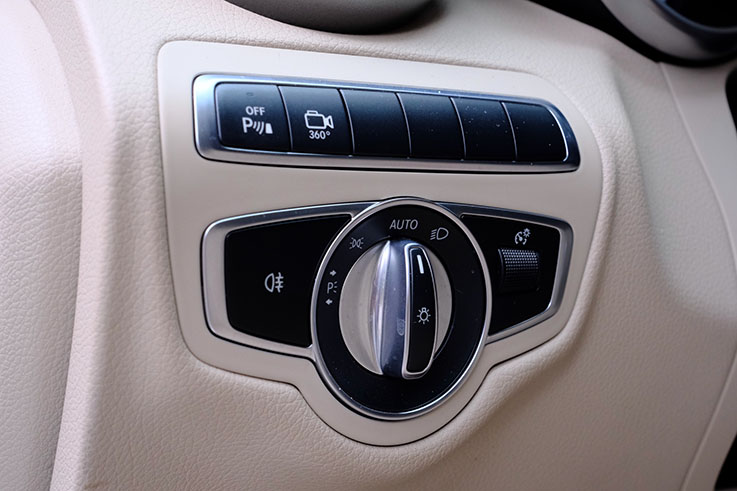 GLC300 2018 (Màu trắng/nội thất kem)