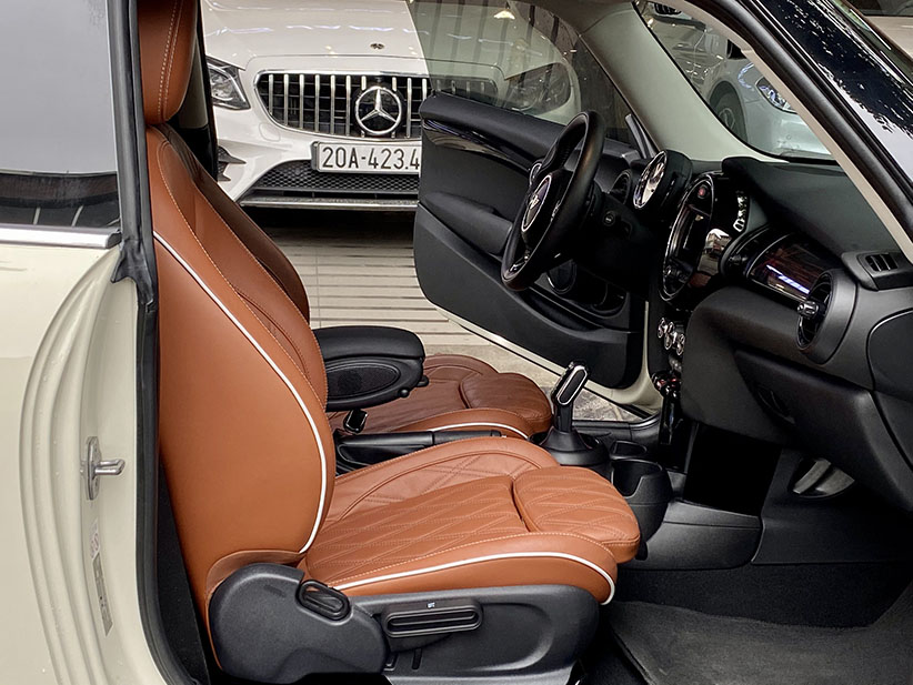 Mini Cooper S 2019 (Trắng/nội thất nâu)