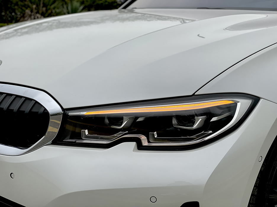 BMW 320i Sportline Plus 2020 (Trắng/nội thất kem)