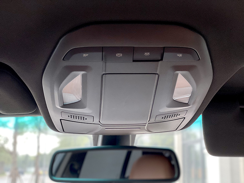 [VINFAST] Lux SA 2.0 PLUS Premium