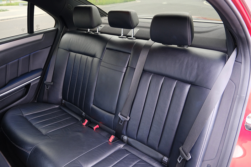 𝐌𝐞𝐫𝐜𝐞𝐝𝐞𝐬 𝐁𝐞𝐧𝐳 𝐄𝟐𝟎𝟎 𝐄𝐝𝐢𝐭𝐢𝐨𝐧 (Đ𝐨̉/𝐧𝐨̣̂𝐢 𝐭𝐡𝐚̂́𝐭 đ𝐞𝐧)