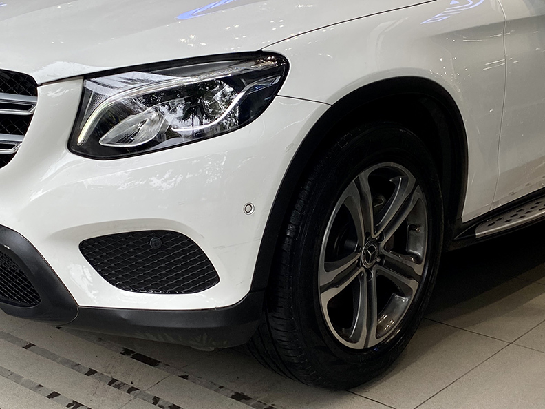 GLC200 trắng/nội thất nâu 2019