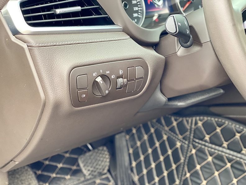 [VINFAST] Lux A 2022 (Đen/nội thất nâu)