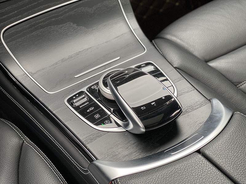 GLC300 2017 (Trắng/nội thất đen)