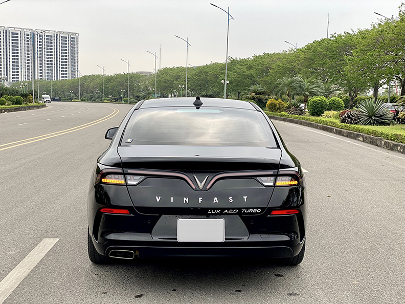 [VINFAST] Lux A 2022 (Đen/nội thất nâu)