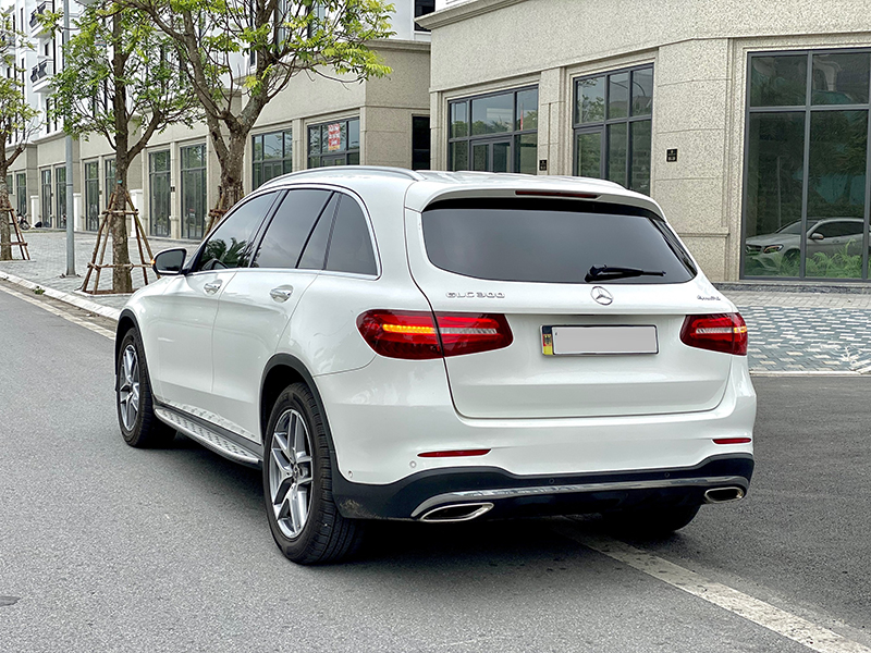 GLC300 2017 (Trắng/nội thất đen)