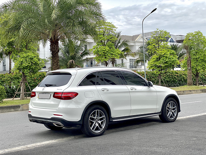 GLC300 2017 (Trắng/nội thất đen)