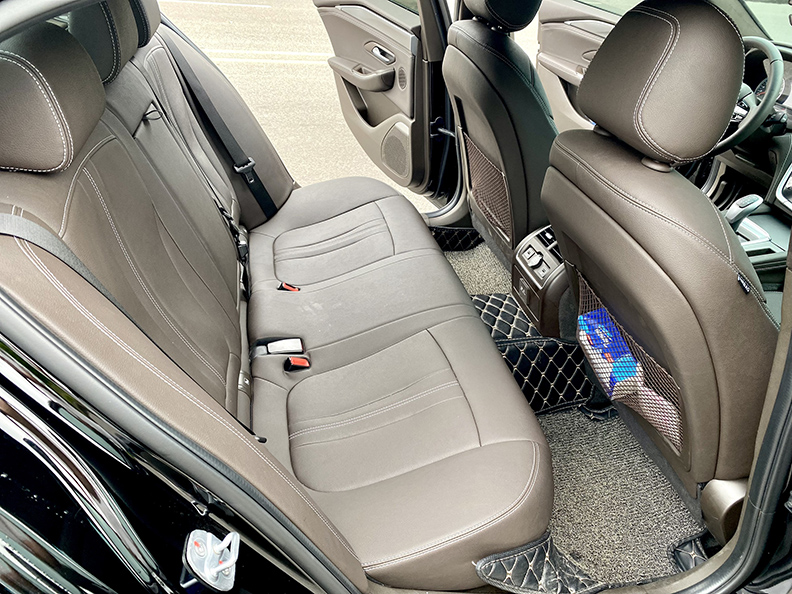 [VINFAST] Lux A 2022 (Đen/nội thất nâu)