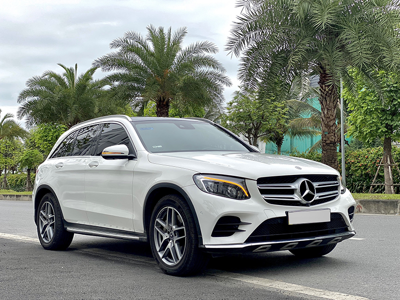 GLC300 2017 (Trắng/nội thất đen)