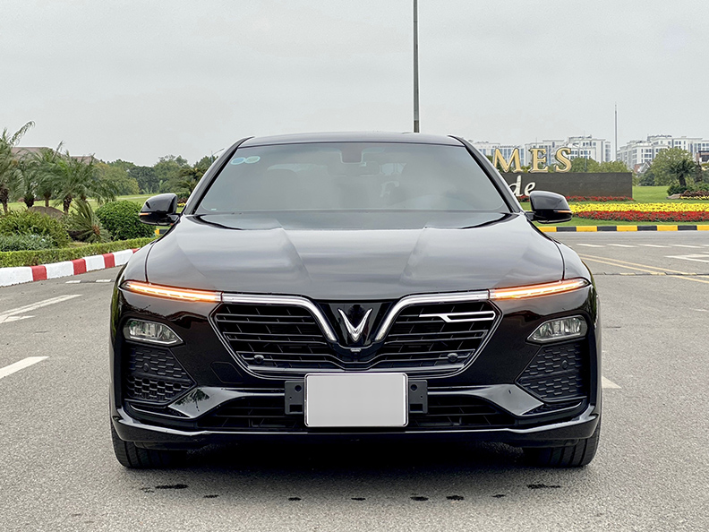 [VINFAST] Lux A 2022 (Đen/nội thất nâu)