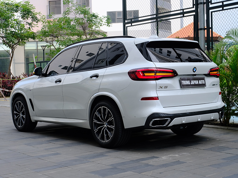 BMW 𝐗𝟓 𝐌𝐬𝐩𝐨𝐫𝐭 2021 (Trắng/nội thất Nâu)