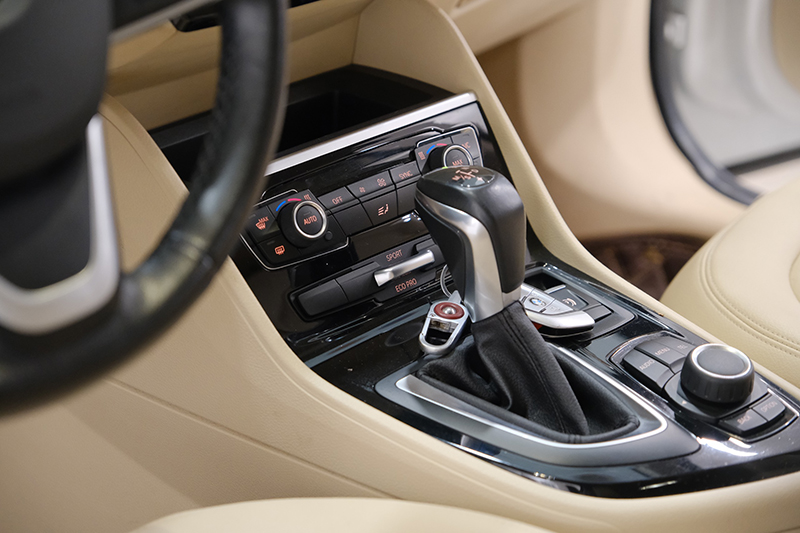 𝐁𝐌𝐖 𝟐𝟏𝟖𝐢 𝐀𝐜𝐭𝐢𝐯𝐞𝐓𝐨𝐮𝐫𝐞𝐫 𝟐𝟎𝟏𝟓 (𝐓𝐫𝐚̆́𝐧𝐠/𝐧𝐨̣̂𝐢 𝐭𝐡𝐚̂́𝐭 𝐤𝐞𝐦)