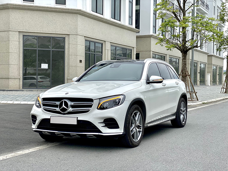 GLC300 2017 (Trắng/nội thất đen)