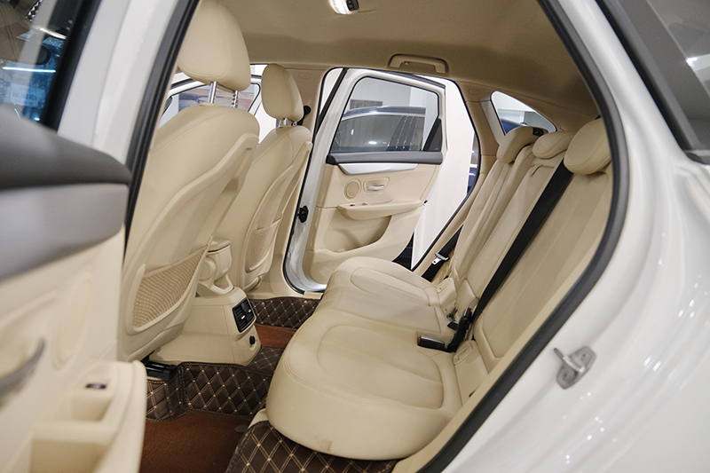 𝐁𝐌𝐖 𝟐𝟏𝟖𝐢 𝐀𝐜𝐭𝐢𝐯𝐞𝐓𝐨𝐮𝐫𝐞𝐫 𝟐𝟎𝟏𝟓 (𝐓𝐫𝐚̆́𝐧𝐠/𝐧𝐨̣̂𝐢 𝐭𝐡𝐚̂́𝐭 𝐤𝐞𝐦)