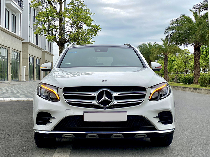 GLC300 2017 (Trắng/nội thất đen)