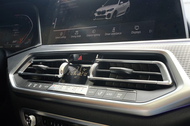 BMW 𝐗𝟓 𝐌𝐬𝐩𝐨𝐫𝐭 2021 (Trắng/nội thất Nâu)