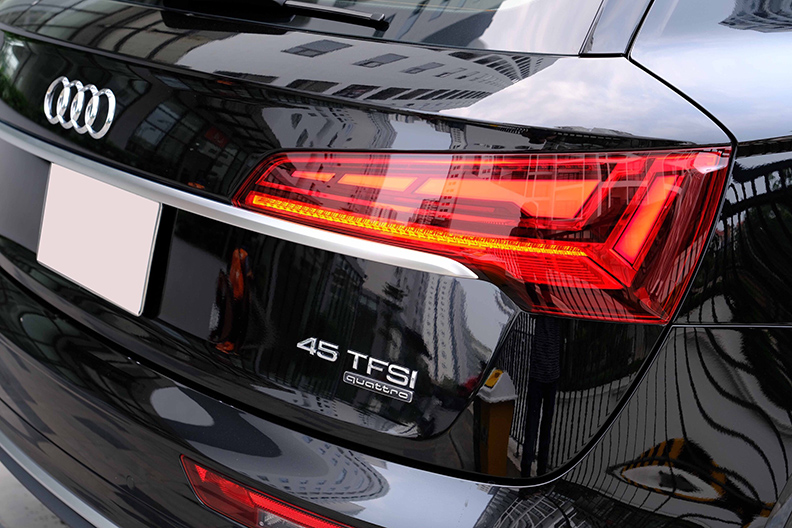 Audi Q5 Sline đen/nội thất đen 2021