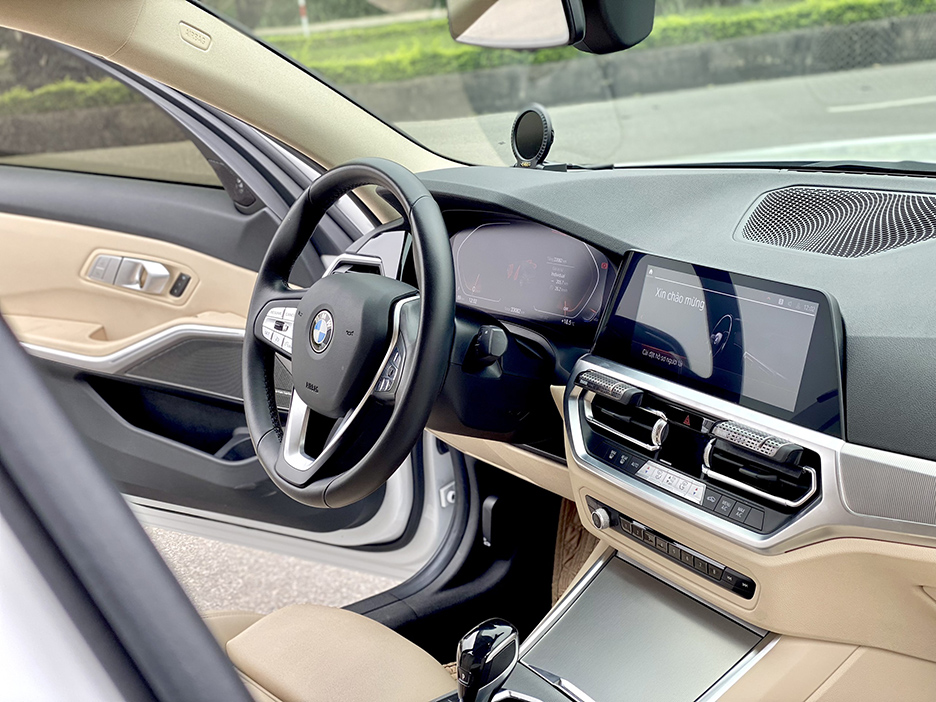 BMW 320i Sportline Plus 2020 (Trắng/nội thất kem)