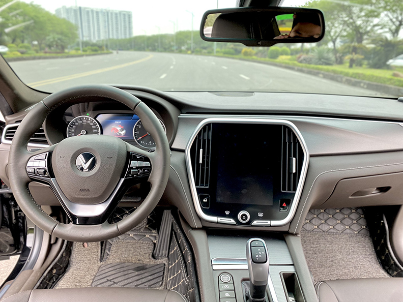 [VINFAST] Lux A 2022 (Đen/nội thất nâu)