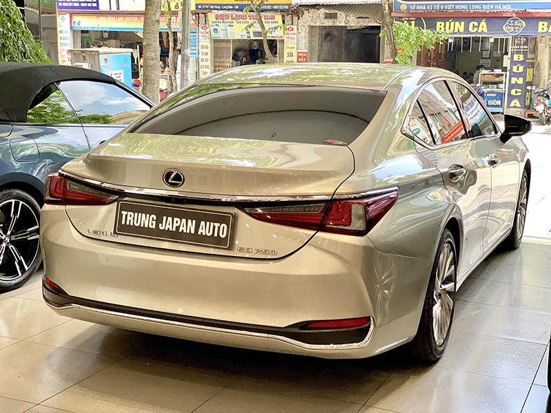 Lexus 𝐄𝐒𝟐𝟓𝟎 𝐌𝐨𝐝𝐞𝐥 𝟐𝟎𝟏𝟗