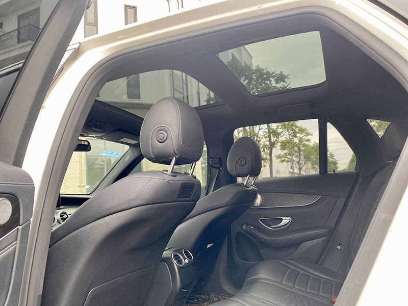 GLC300 2017 (Trắng/nội thất đen)
