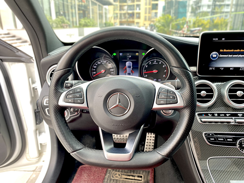 Mercedes C300 AMG 2018 (Trắng/nội thất đỏ)