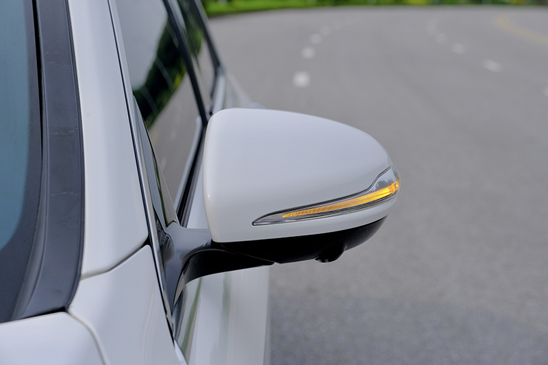 𝐌𝐞𝐫𝐜𝐞𝐝𝐞𝐬 𝐒𝟒𝟎𝟎 𝟐𝟎𝟏𝟓 (𝐓𝐫𝐚̆́𝐧𝐠/𝐧𝐨̣̂𝐢 𝐭𝐡𝐚̂́𝐭 𝐧𝐚̂𝐮)