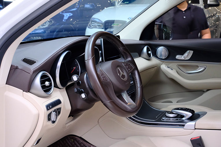 GLC300 2018 (Màu trắng/nội thất kem)