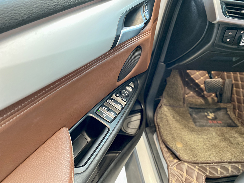 BMW X5 XDiver trắng/nâu 2017