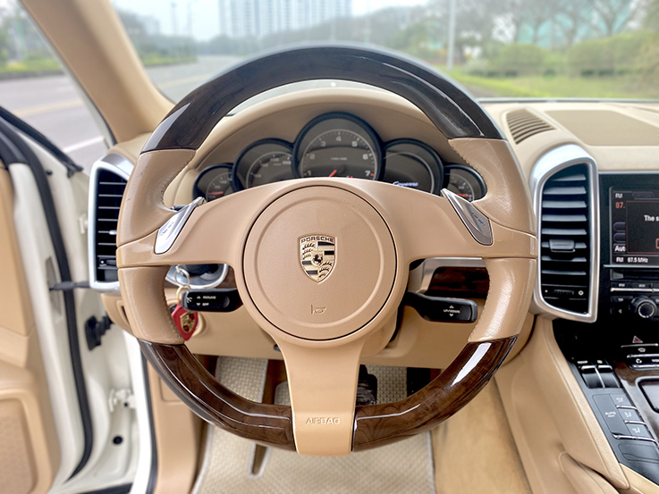 Porsche Cayene 2011 (Trắng/nội thất kem)