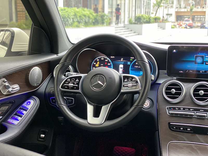 GLC200 4matic 2021 (Trắng/nội thất đen)