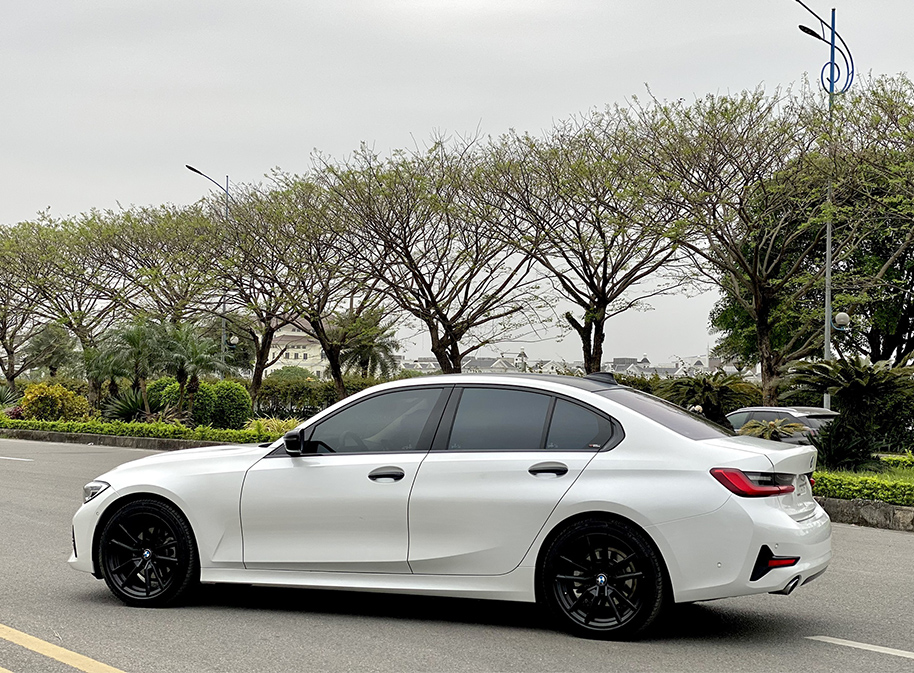 BMW 320i Sportline Plus 2020 (Trắng/nội thất kem)