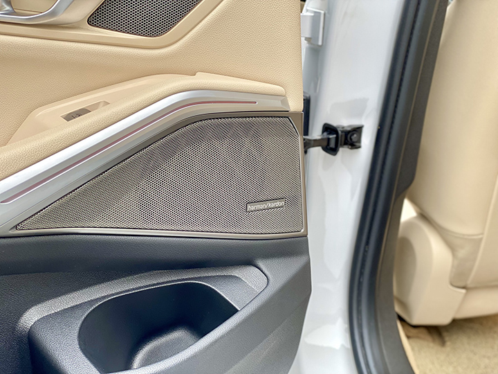 BMW 320i Sportline Plus 2020 (Trắng/nội thất kem)