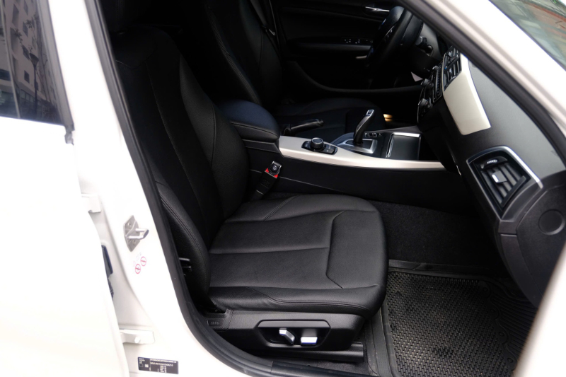 𝐁𝐌𝐖 𝟏𝟏𝟖𝐢 𝟐𝟎𝟏𝟖 (𝐓𝐫𝐚̆́𝐧𝐠/𝐧𝐨̣̂𝐢 𝐭𝐡𝐚̂́𝐭 đ𝐞𝐧)