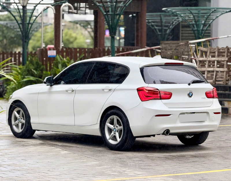 𝐁𝐌𝐖 𝟏𝟏𝟖𝐢 𝟐𝟎𝟏𝟖 (𝐓𝐫𝐚̆́𝐧𝐠/𝐧𝐨̣̂𝐢 𝐭𝐡𝐚̂́𝐭 đ𝐞𝐧)