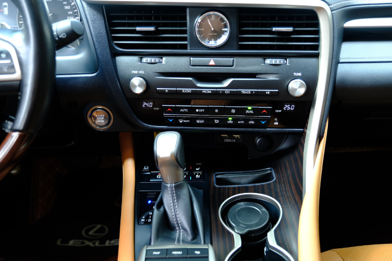 𝐋𝐞𝐱𝐮𝐬 𝐑𝐗𝟑𝟎𝟎 𝟐𝟎𝟐𝟏 (Đ𝐞𝐧/𝐧𝐨̣̂𝐢 𝐭𝐡𝐚̂́𝐭 𝐧𝐚̂𝐮)