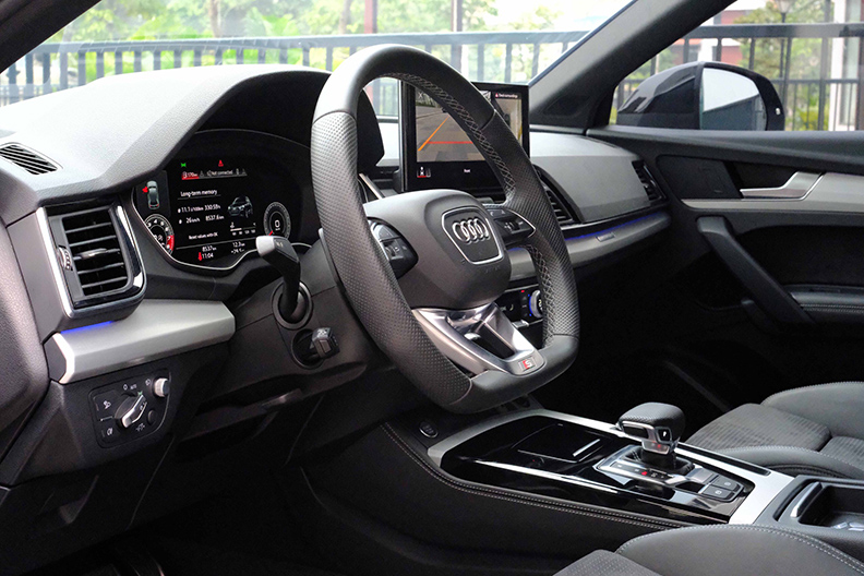 Audi Q5 Sline đen/nội thất đen 2021