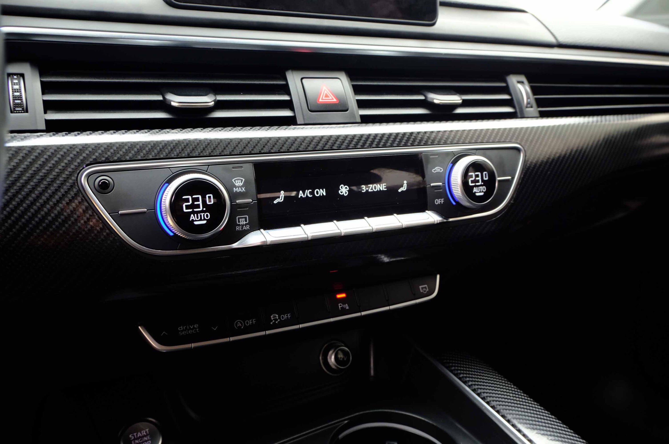 Audi A4 Apec 2017 (Đen/nội thất đen)